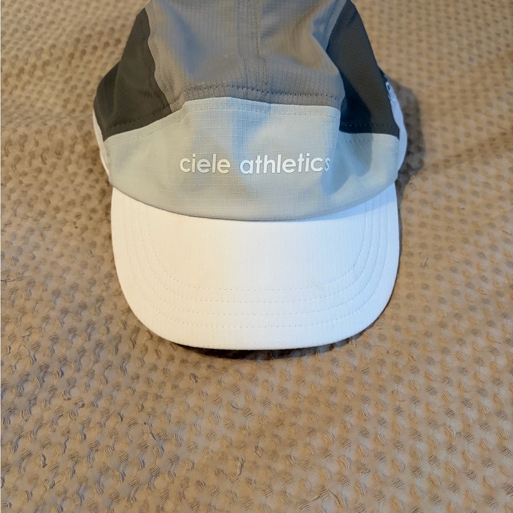 Ciele Athletics Women's Gray and White Cap